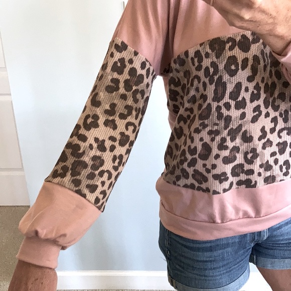 Leopard Print Contrast Hoodie - Picture 5 of 7
